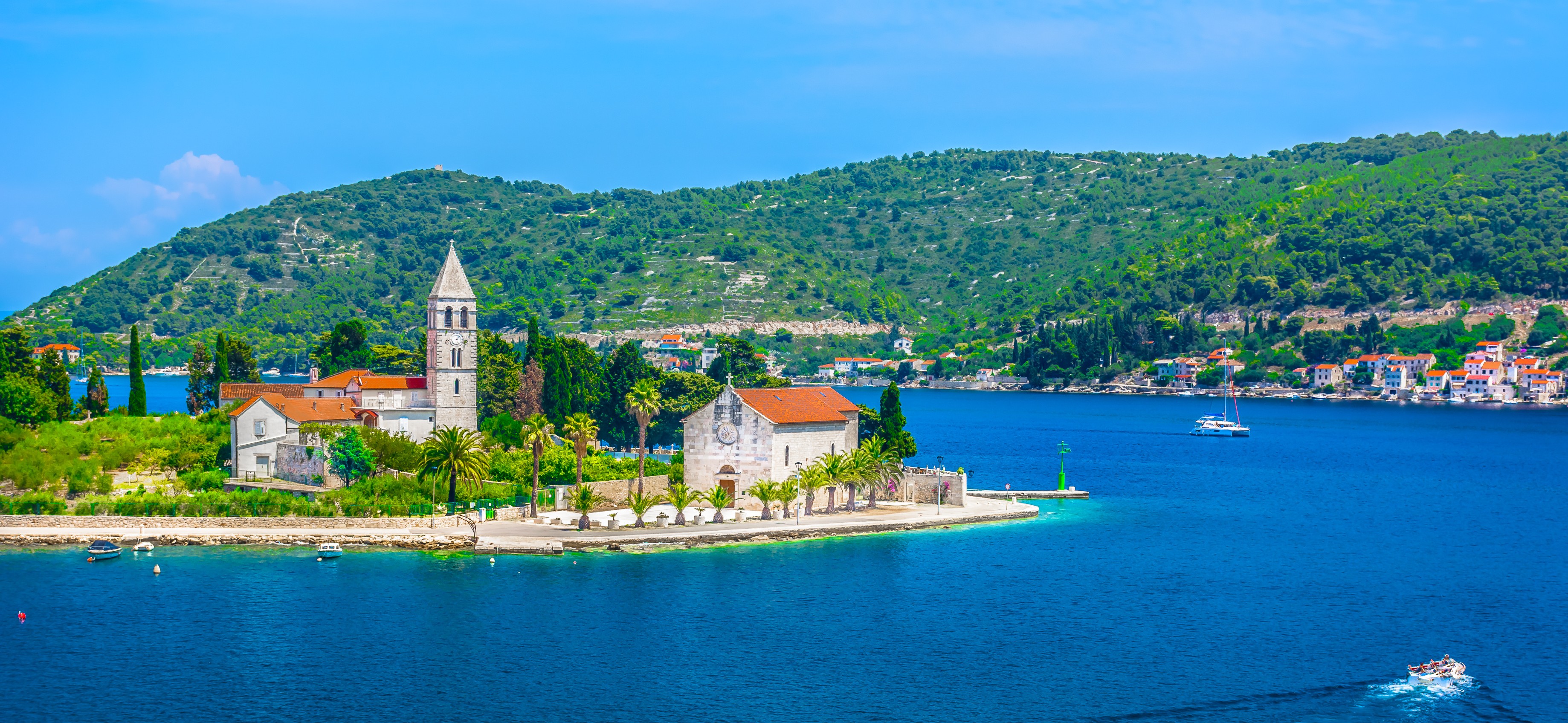 Insel Vis mit der Kirche St. Georg